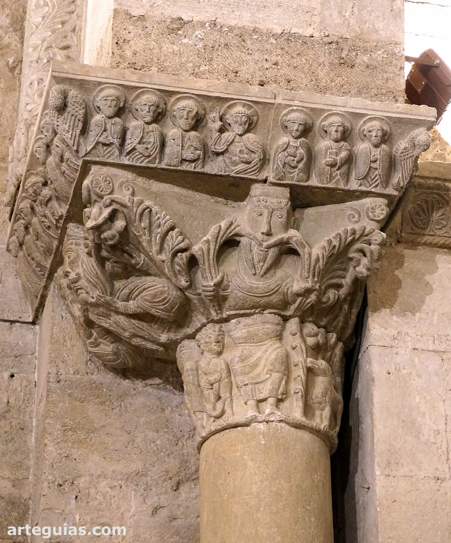 Iglesia de Porqueres: uno de los capiteles del arco triunfal
