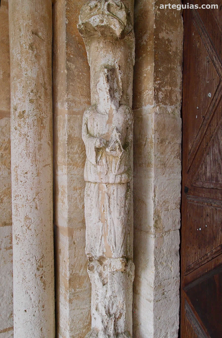 Una de las estatuas column