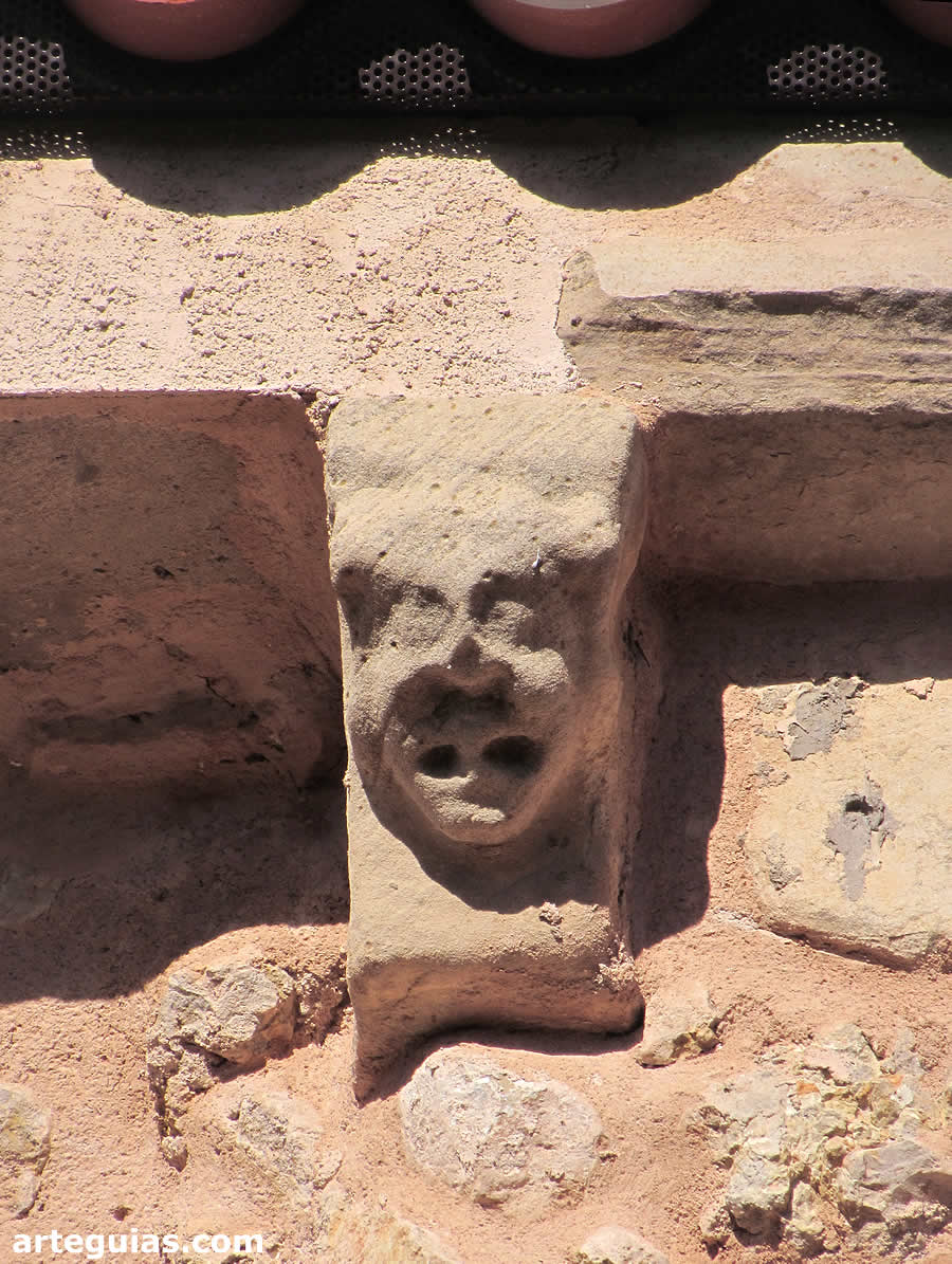 Canecillo con el rostro de un hombre