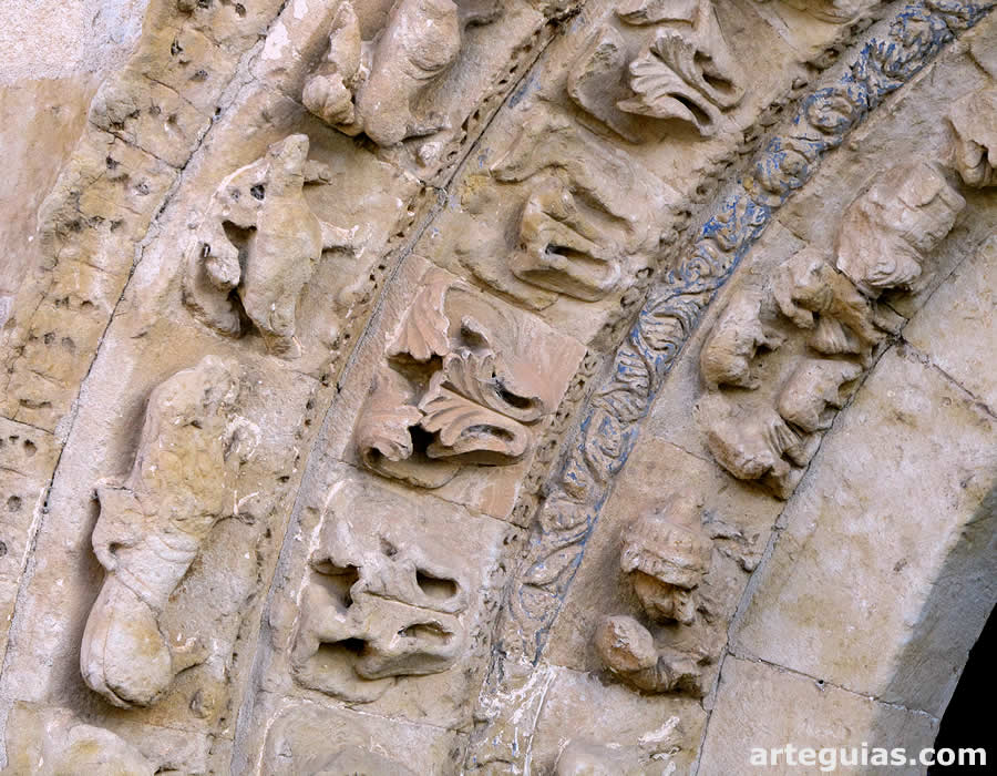 Arquivoltas de la puerta de San Claudio de Olivares