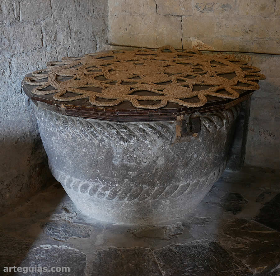 Pila bautismal de la iglesia
