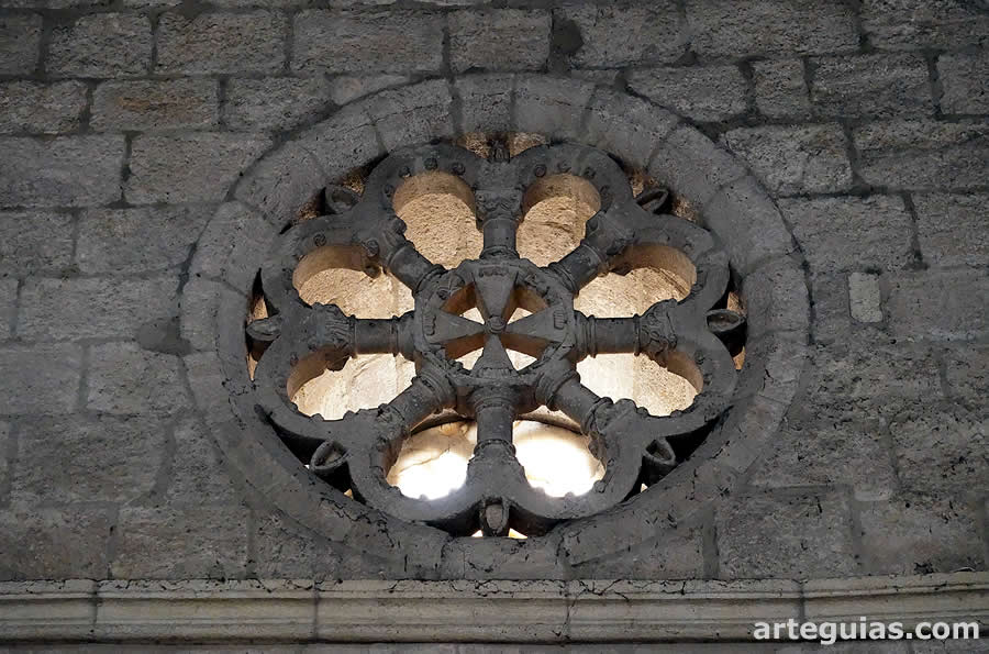 El roset&oacute;n en el muro interior