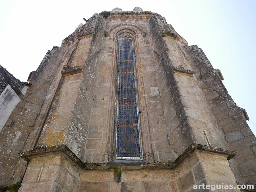 &Aacute;bside g&oacute;tico poligonal con contrafuertes