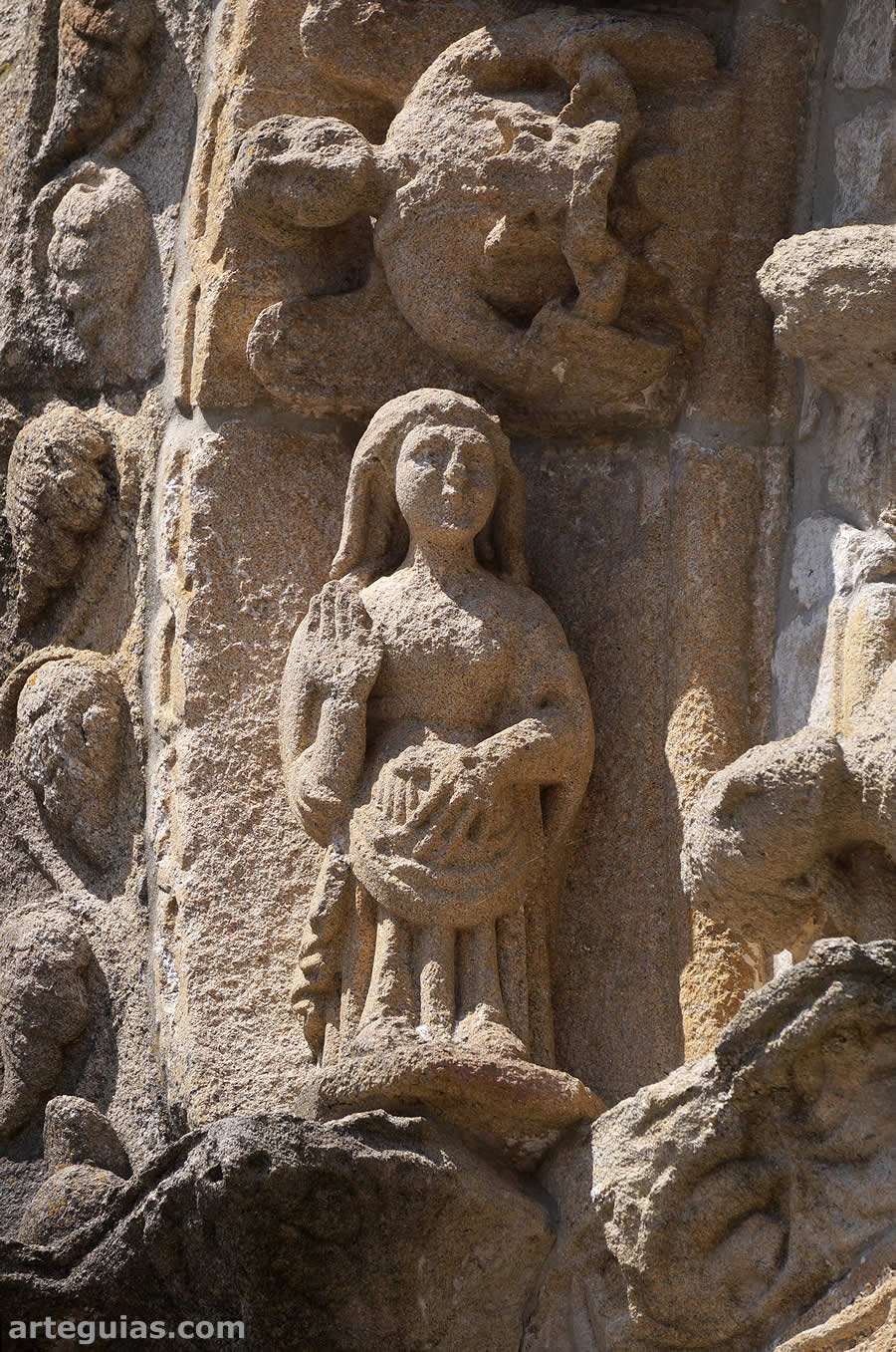 Virgen de la Esperanza en la portada