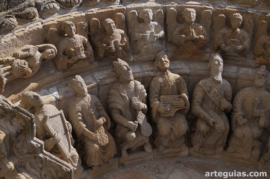 Detalle de la portada principal