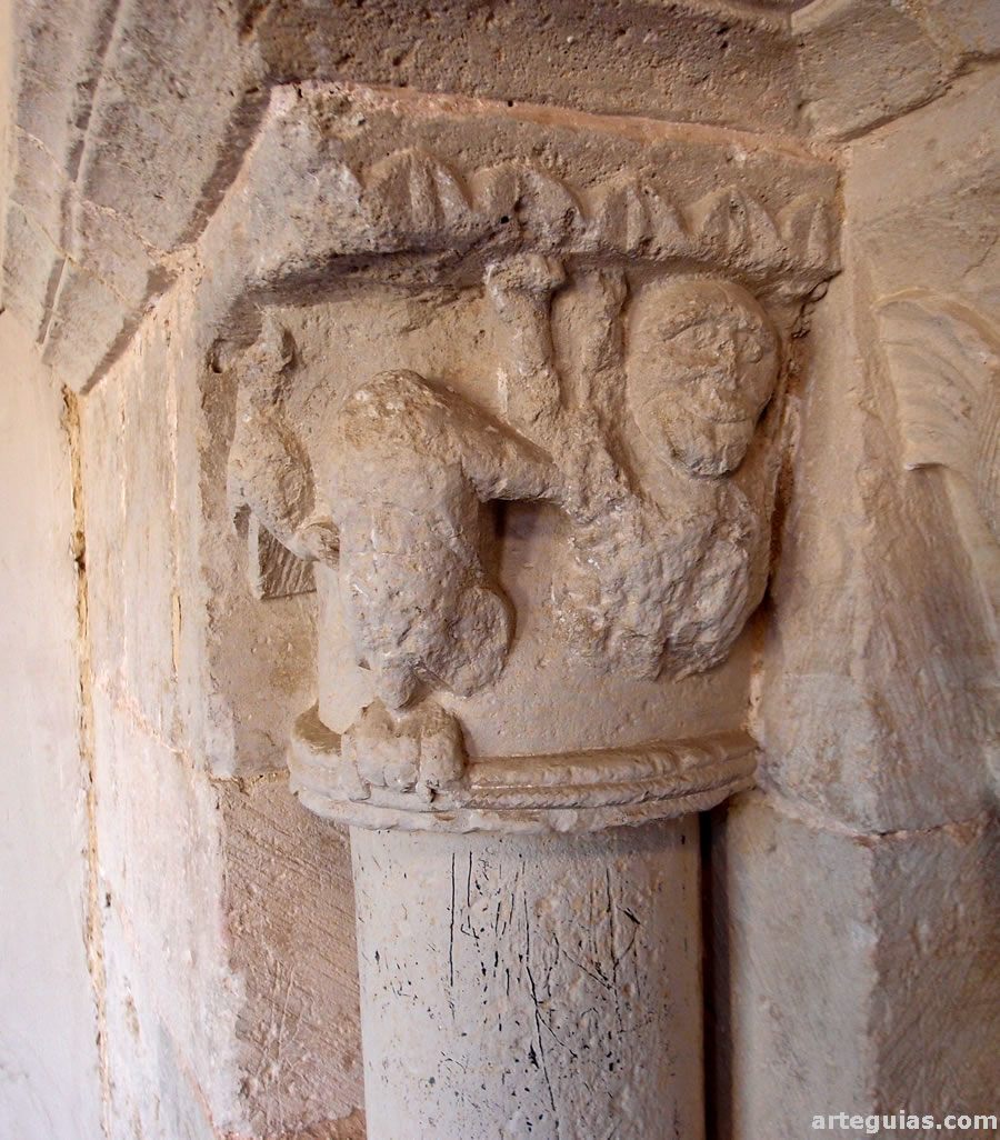 Otro de los capiteles figurados