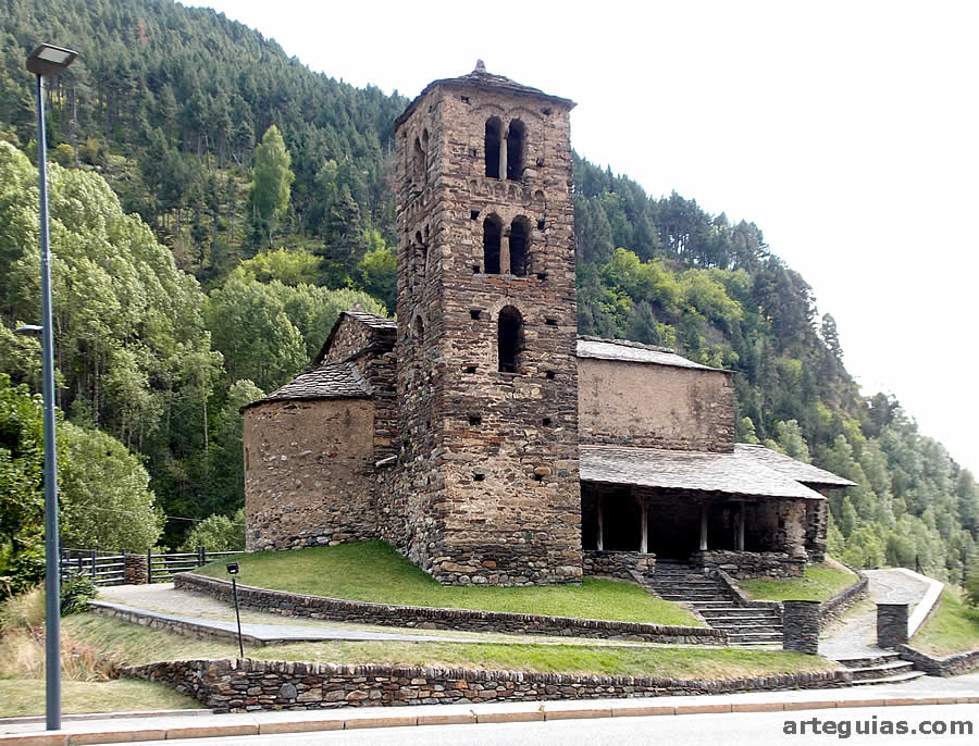 La iglesia de Sant Joan de Caselles desde el noreste