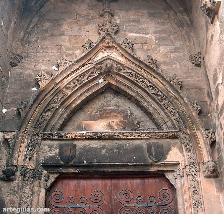 Puerta tardog&oacute;tica del costado meridional