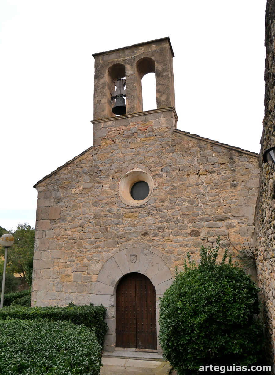 Fachada oeste de la iglesia de Sant Tom&agrave;s de Fluvi&agrave;