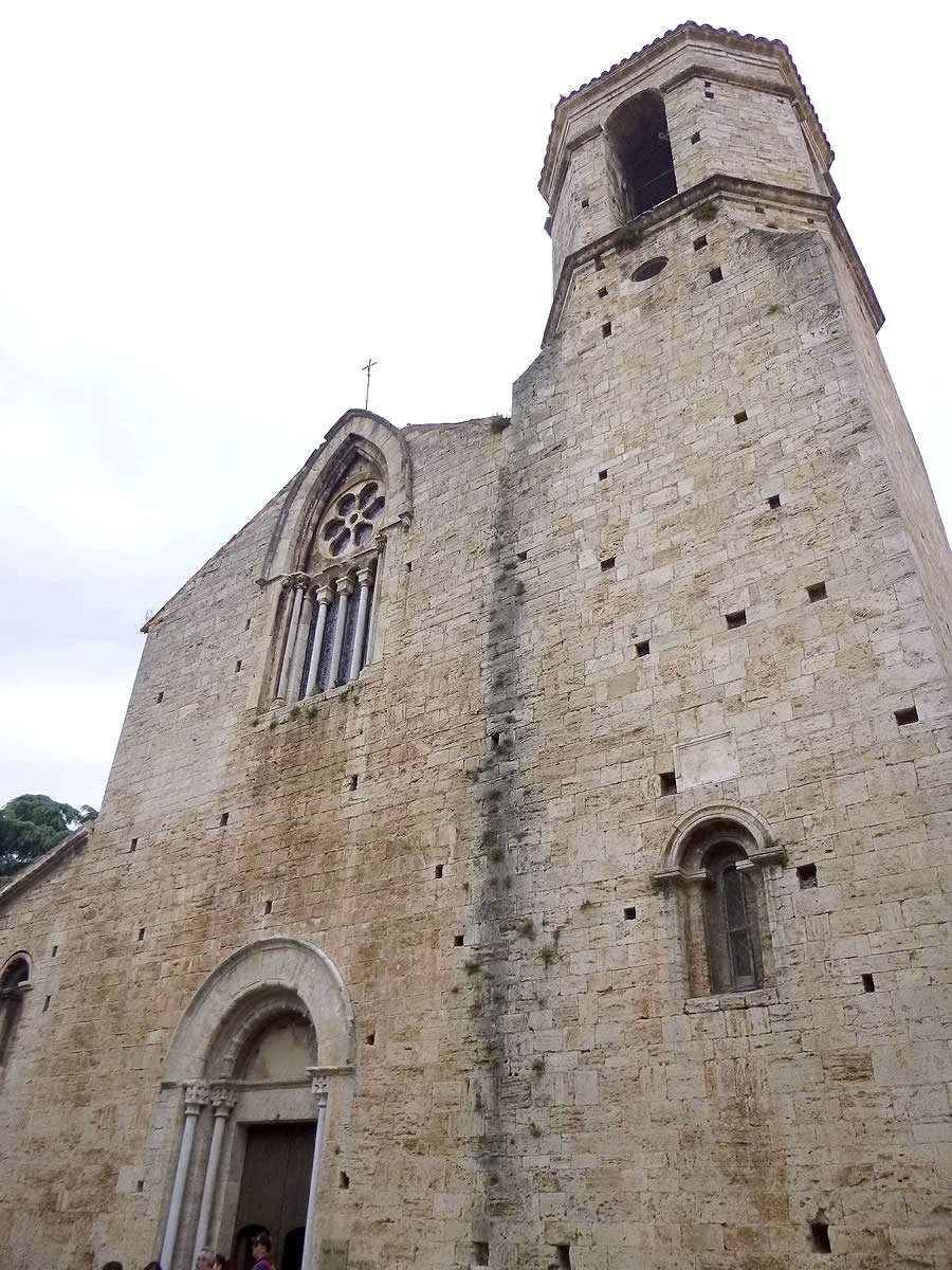 Fachada principal de la iglesia de Sant Vicen&ccedil;