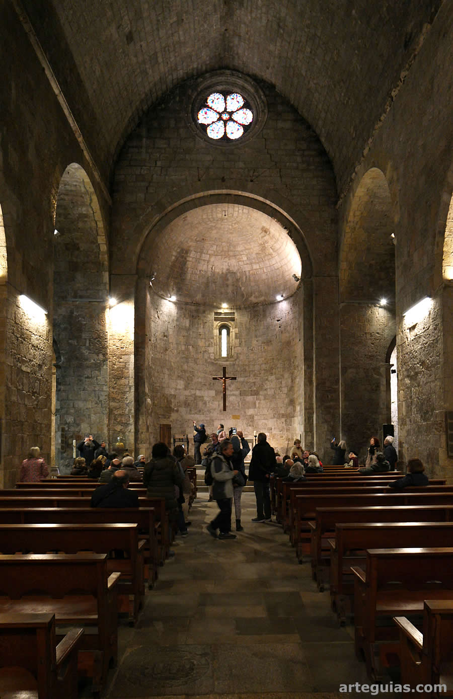 Nave central de la iglesia rom&aacute;nica