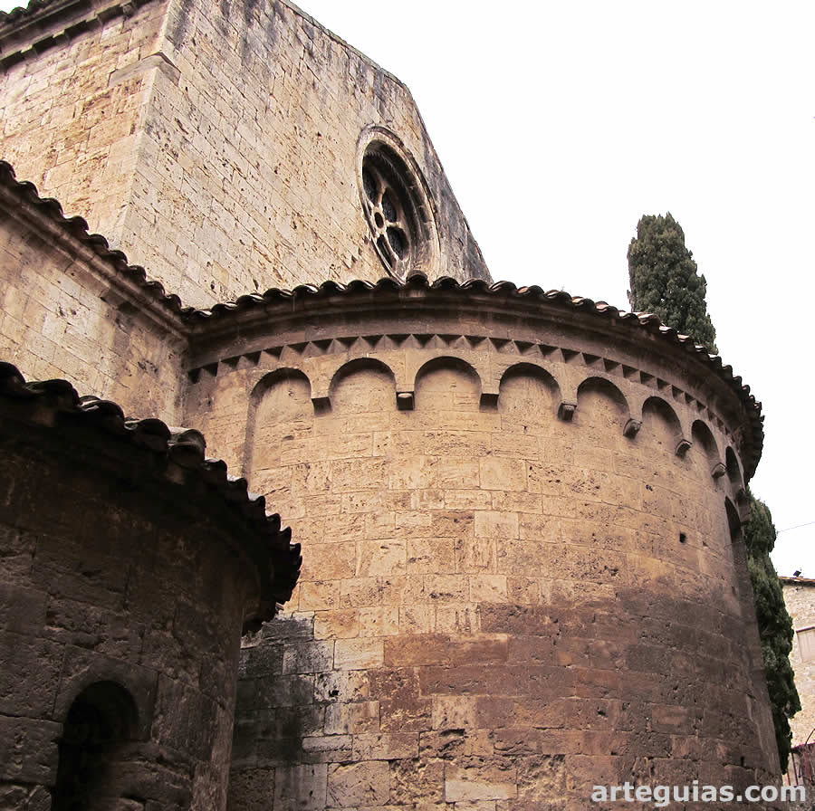 Cabecera de la iglesia de Sant Vicen&ccedil; de Besal&uacute;