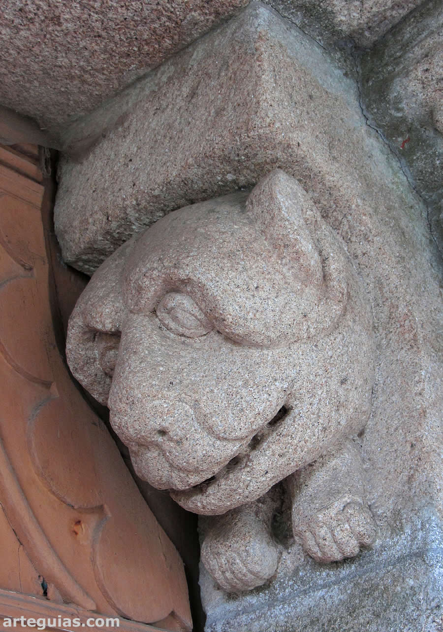 Mocheta con cabeza de animal