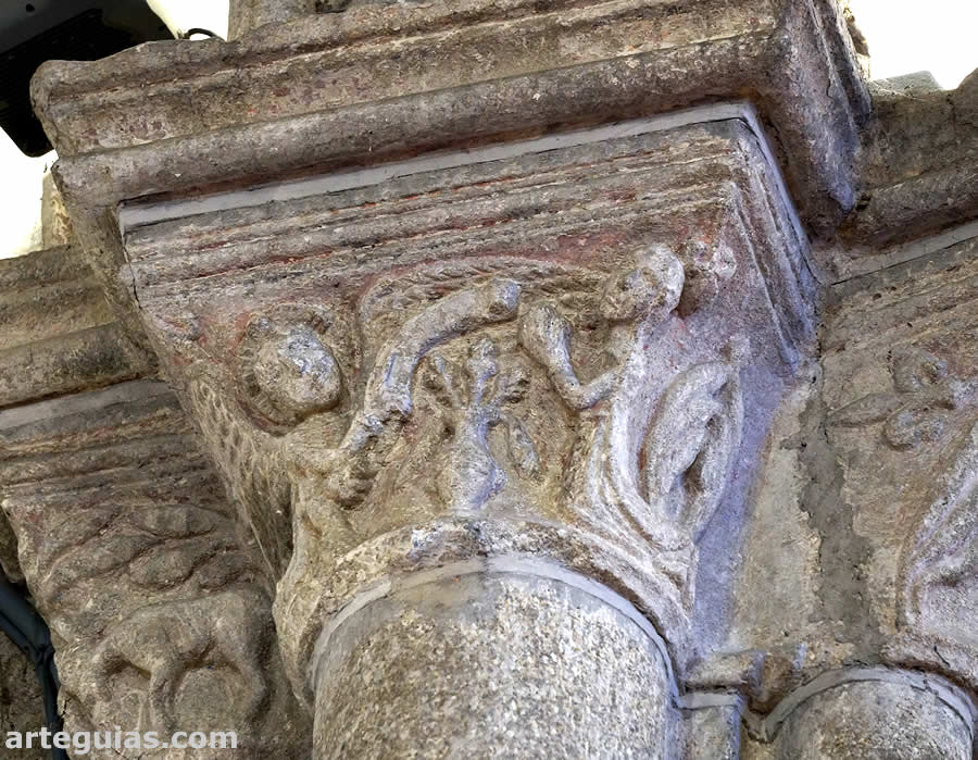 Capitel con el pasaje de la Anunciaci&oacute;n