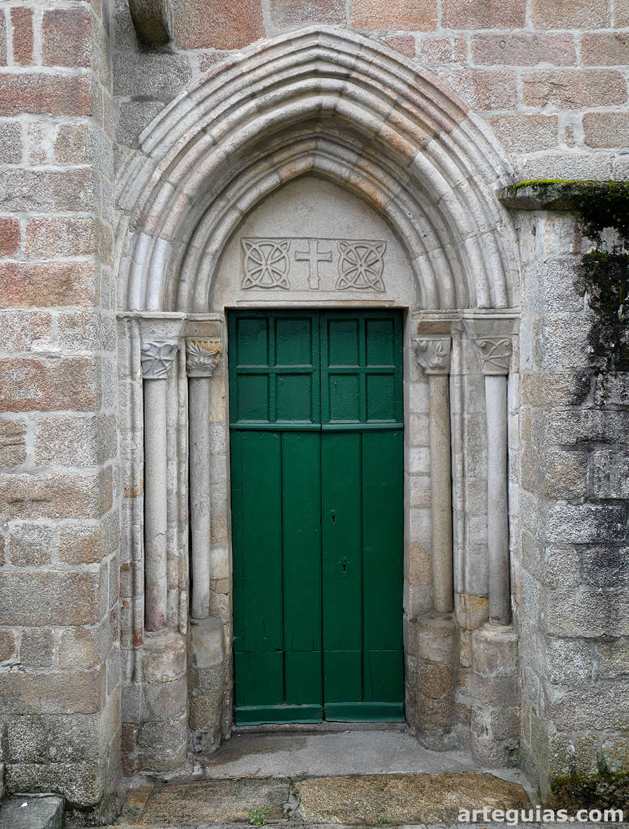 Puerta sur. Iglesia de Santa Mar&iacute;a del Azogue de Betanzos
