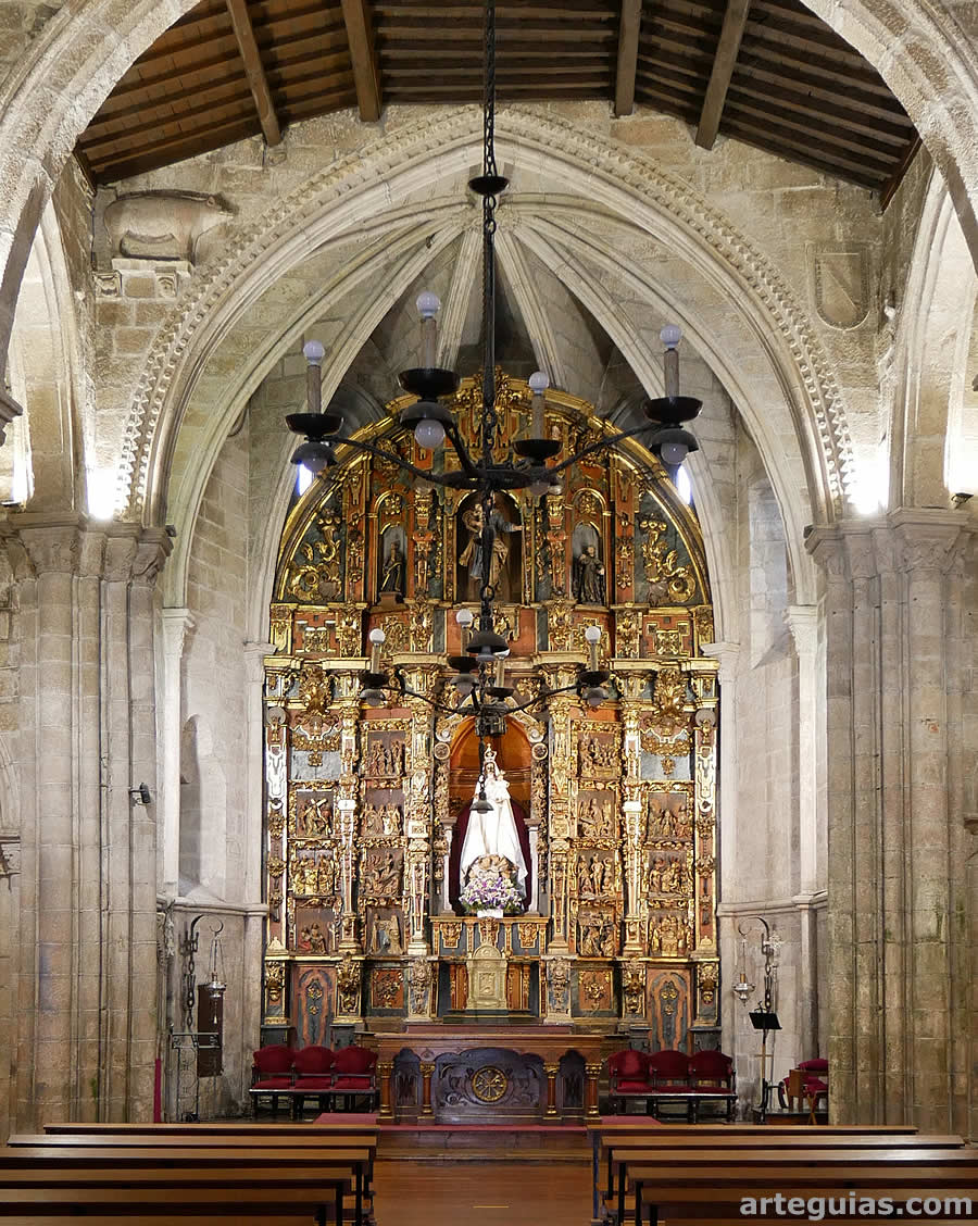 &Aacute;bside central de la iglesia de Santa Mar&iacute;a del Azogue de Betanzos