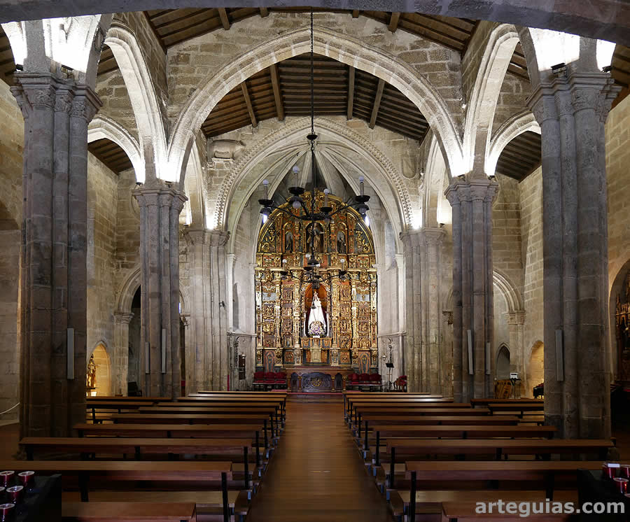 Interior de la iglesia de Santa Mar&iacute;a del Azogue de Betanzos
