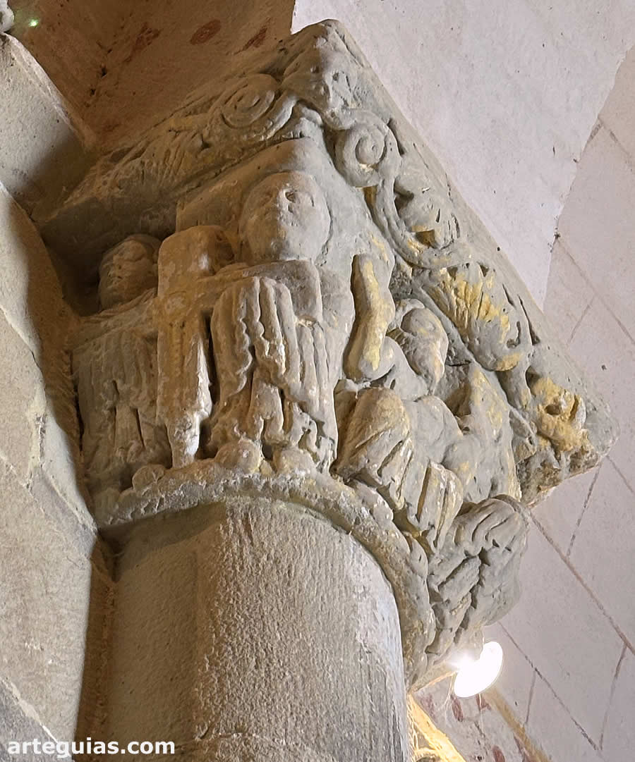 &Aacute;ngeles portando los instrumentos de la Pasi&oacute;n