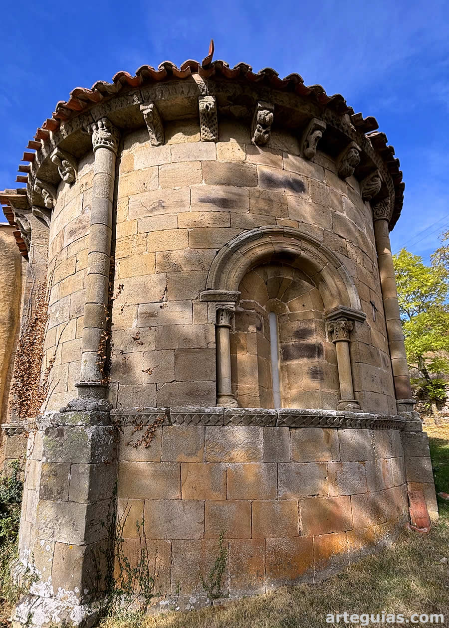 Gu&iacute;a de la iglesia de Santa Mar&iacute;a de Hoyos en Valdeolea, Cantabria