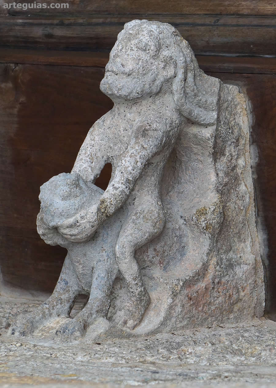 Canecillo que representa a Sansón desquijarando al león