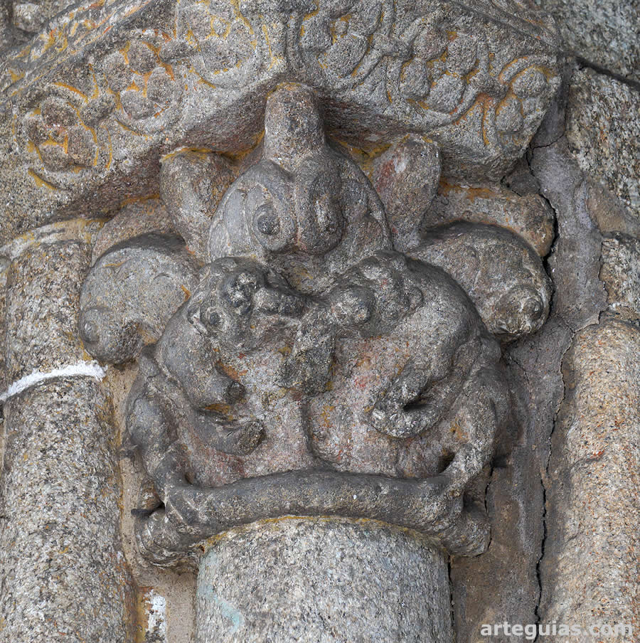 Capitel zoomorfo de la portada de la iglesia de Santa María de Salomé