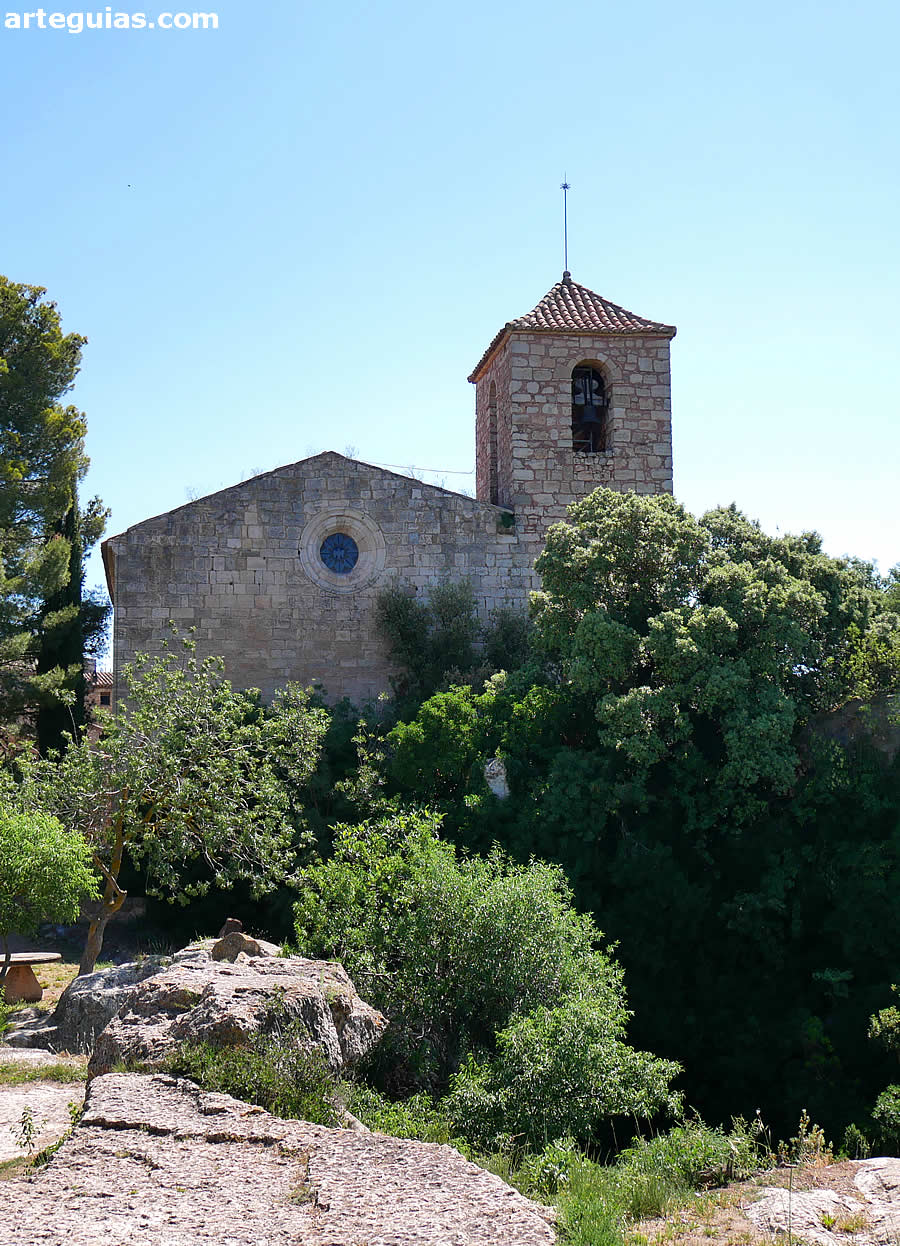 Facahada occidental con la torre campanario