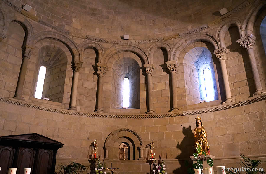 Interior del &aacute;bside