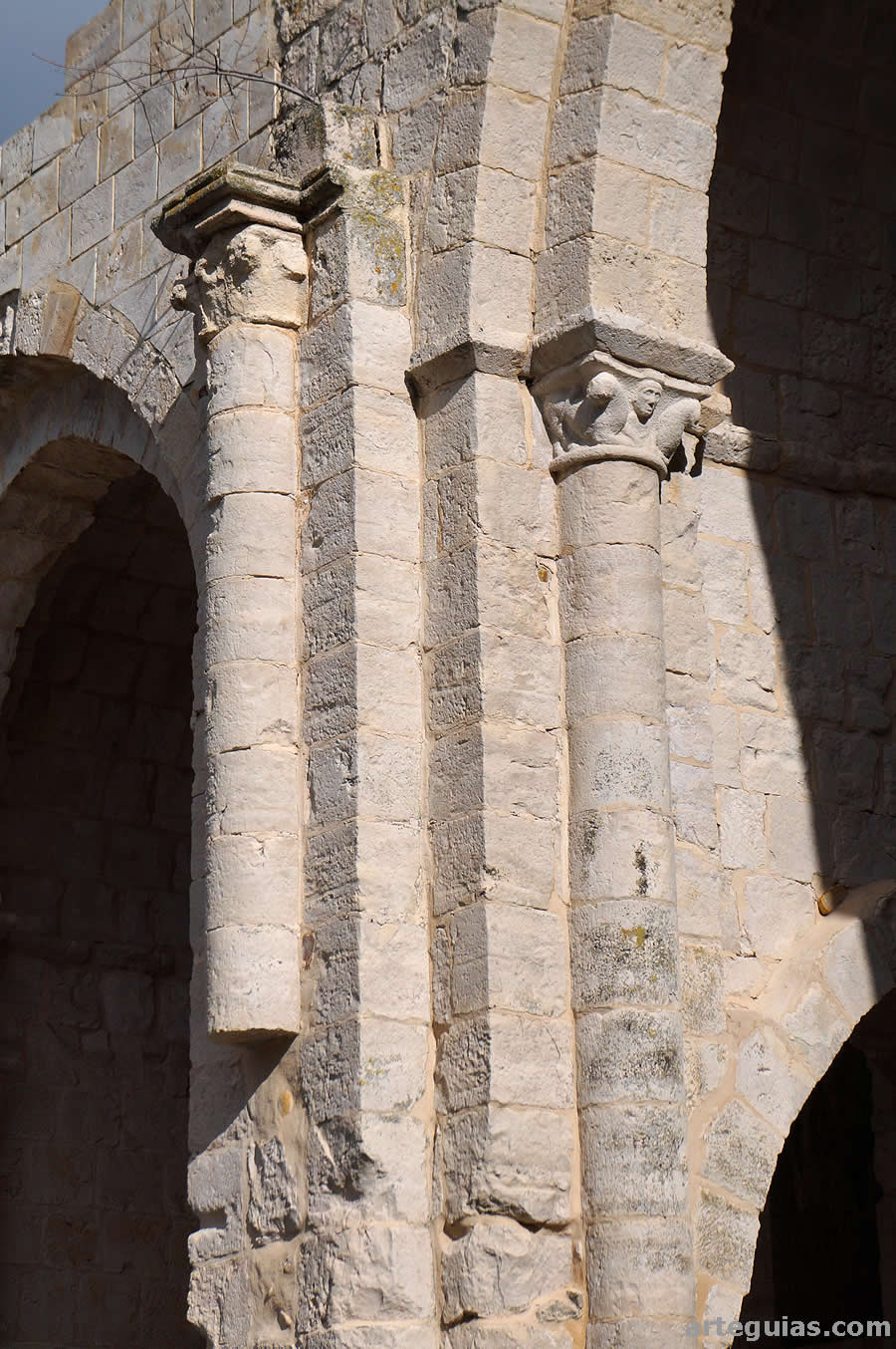 Pilar cruciforme de la cabecera que separa el &aacute;bside central del meridional