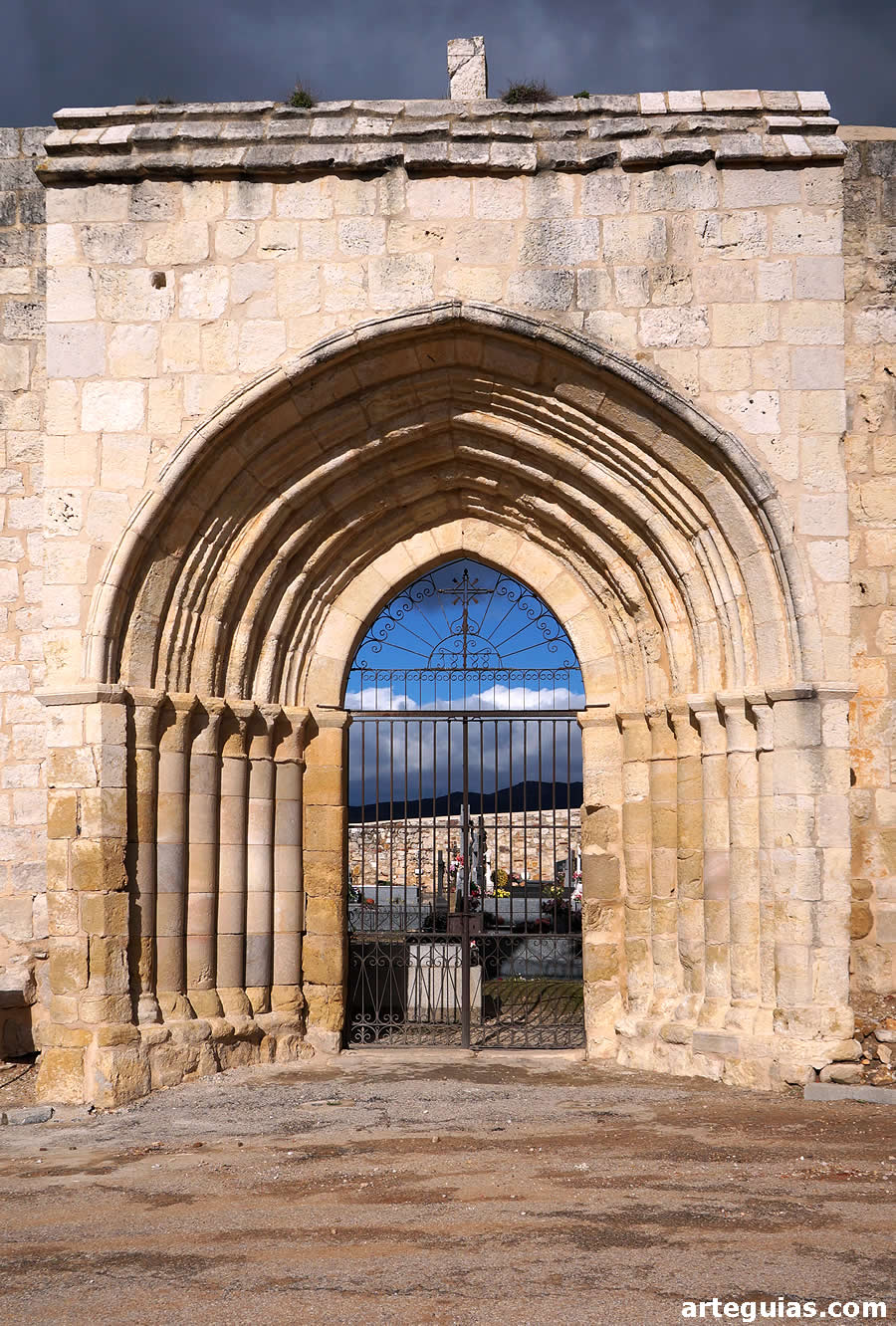 Puerta de la iglesia de Santa Mar&iacute;a de la Varga de Uceda, Guadalajara