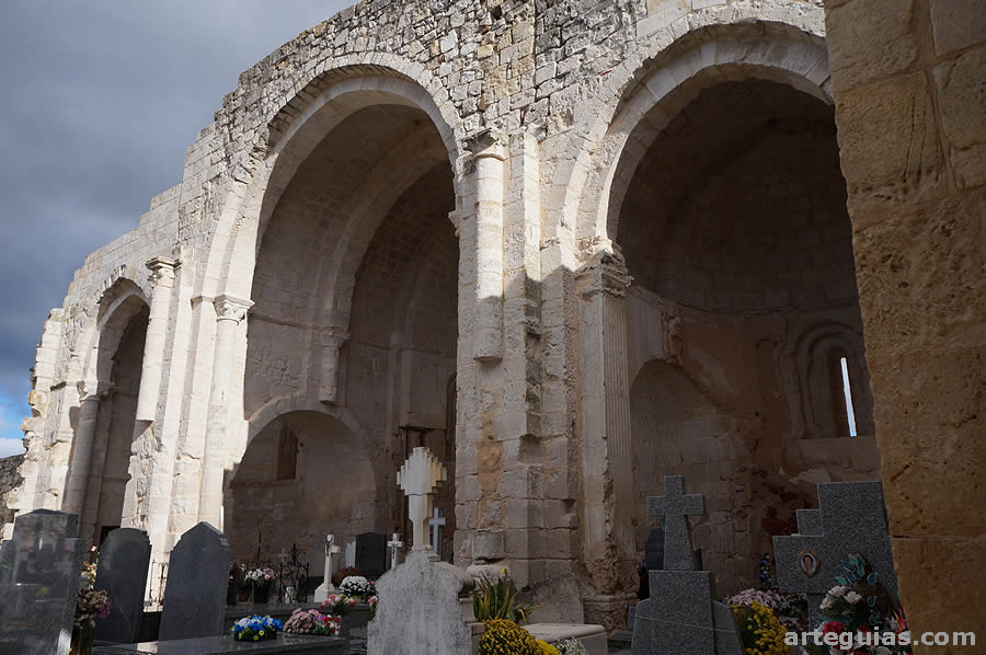 Interior de la cabecera. Las naves han desaparecido completamente