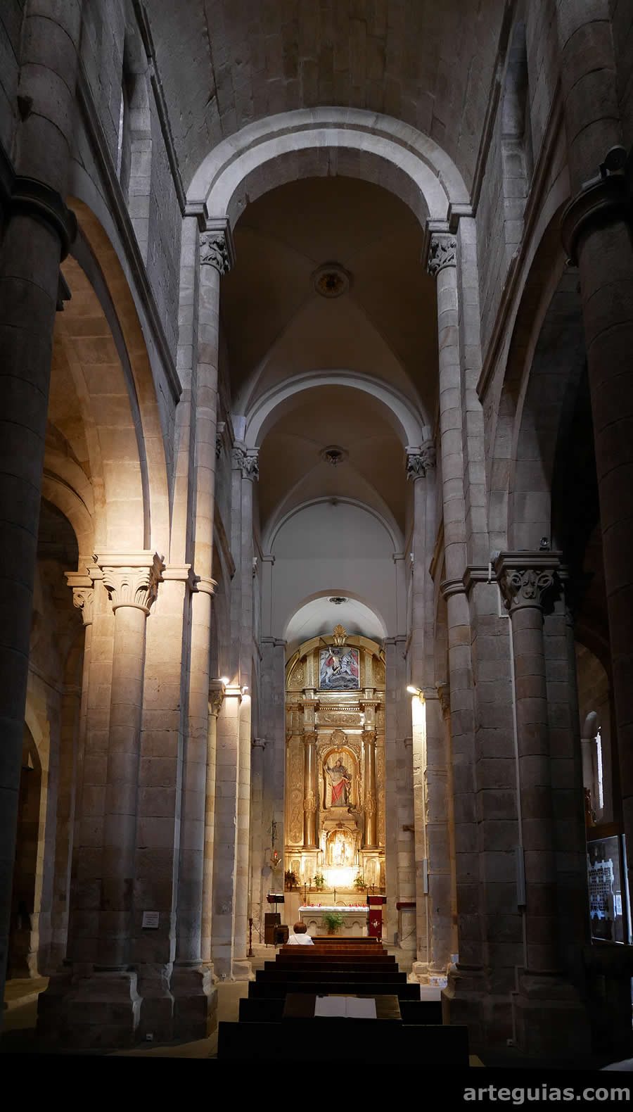 Espectacular verticalidad de la nave central