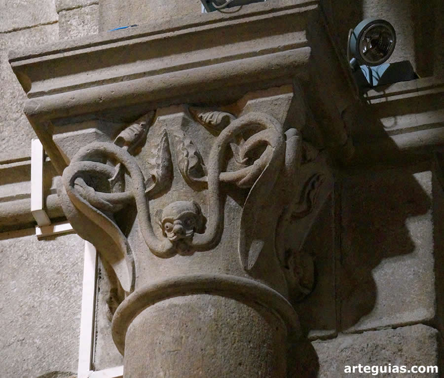 Capitel del interior