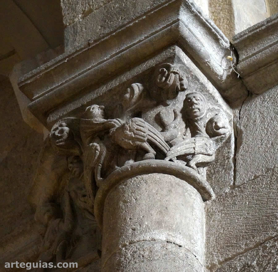 Capitel con arp&iacute;as