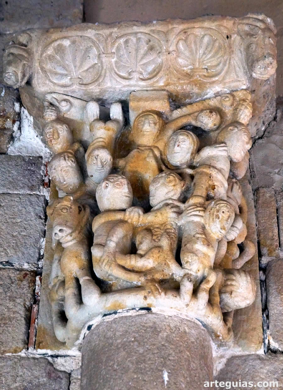 El capitel m&aacute;s famoso de la iglesia zamorana de Santiago de los Caballeros