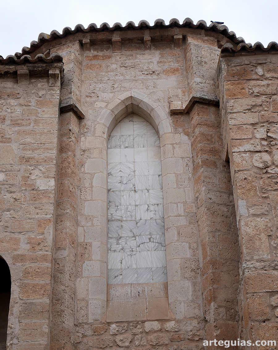 Exterior del &aacute;bside central de la iglesia de Santiago, Ciudad Real 