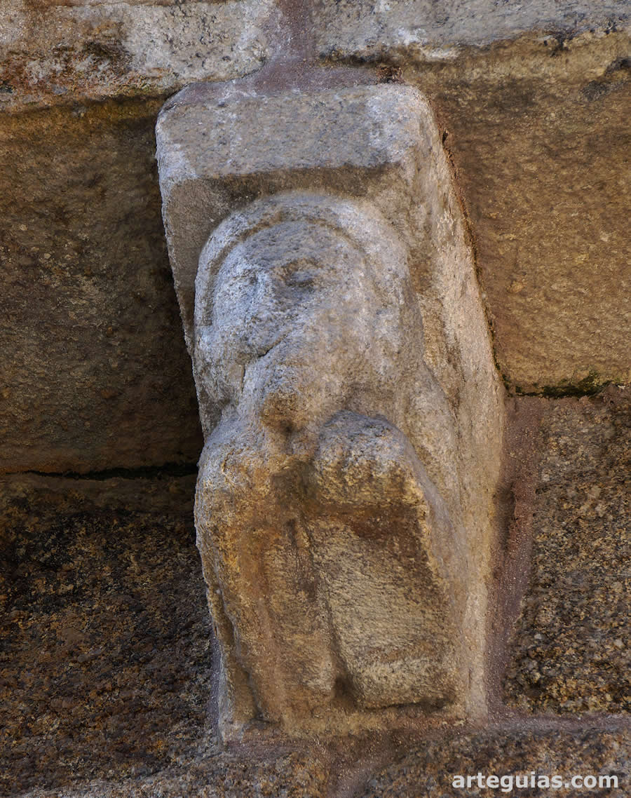 Canecillo de la cabecera