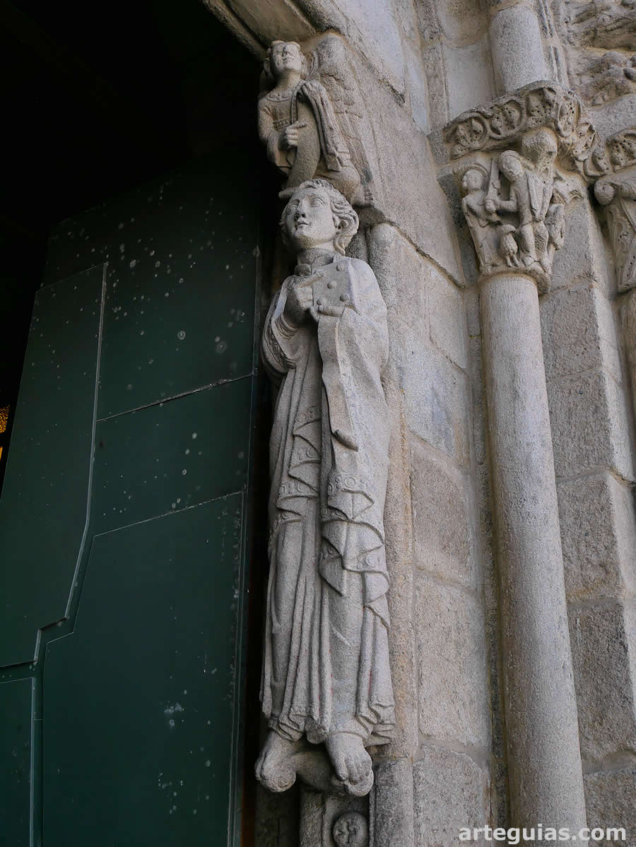 Ap&oacute;stol San Juan en la puerta oeste