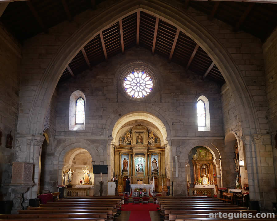 Interior de la iglesia de Santiago