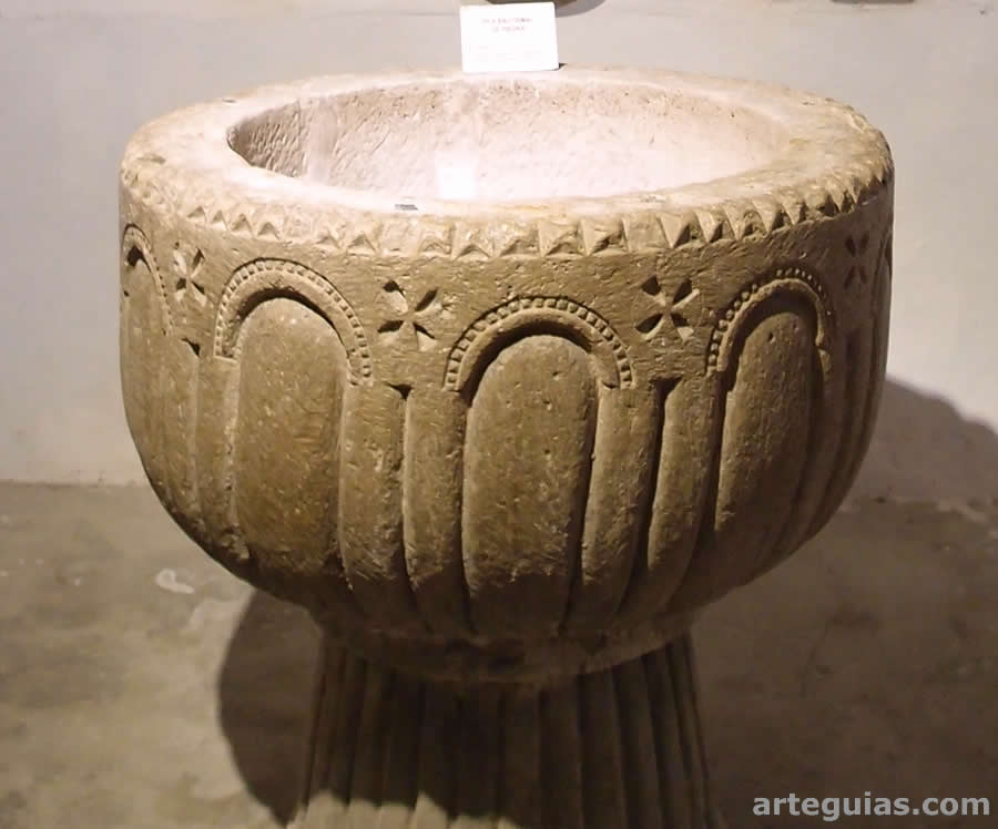 Pila bautismal rom&aacute;nica