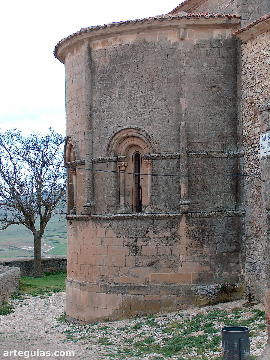 Iglesia de la Sant&iacute;sima Trinidad de Atienza: &aacute;bside rom&aacute;nico