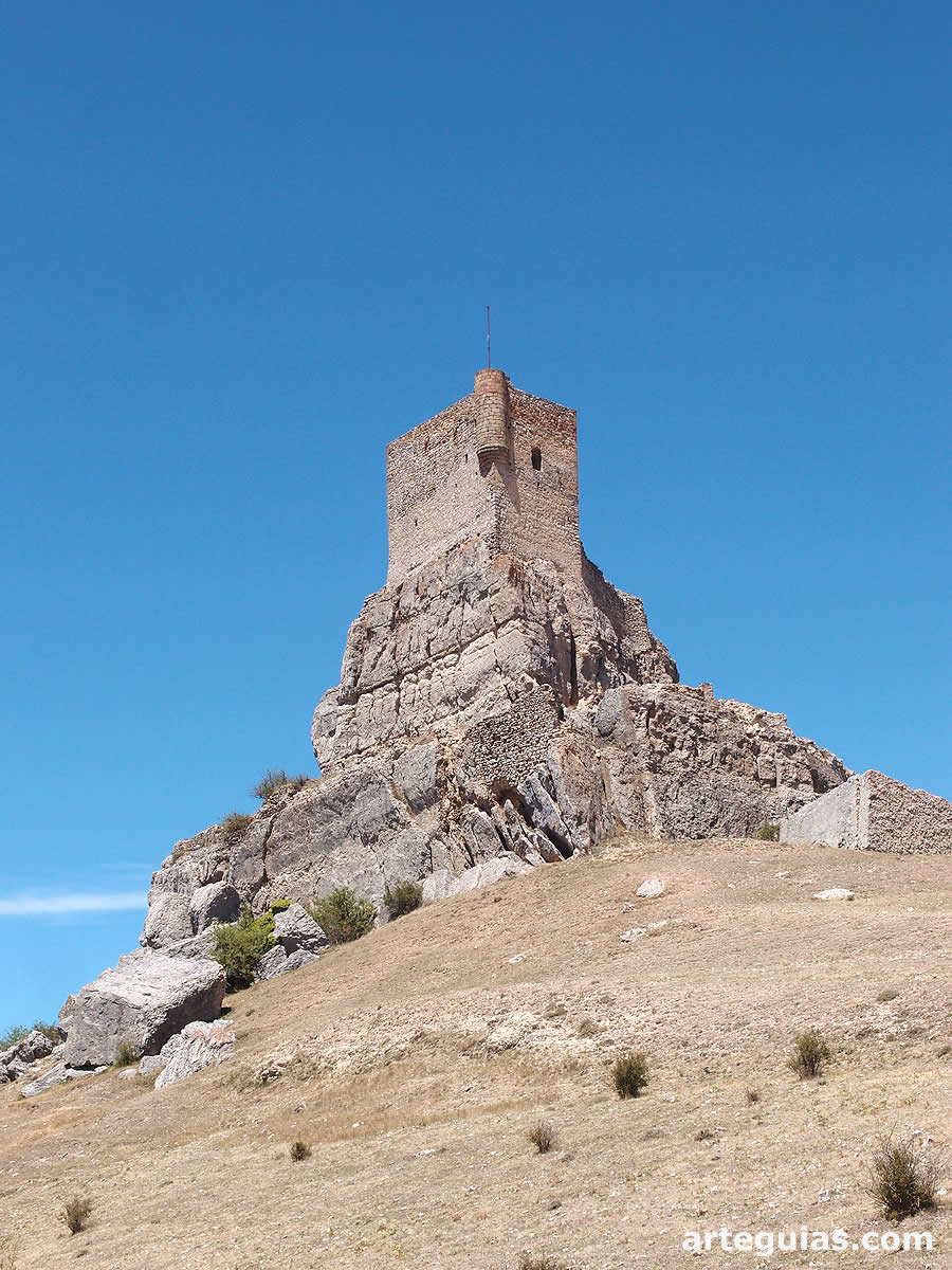 La iglesia de Sant&iacute;sima Trinidad est&aacute; cera del castillo de Atienza