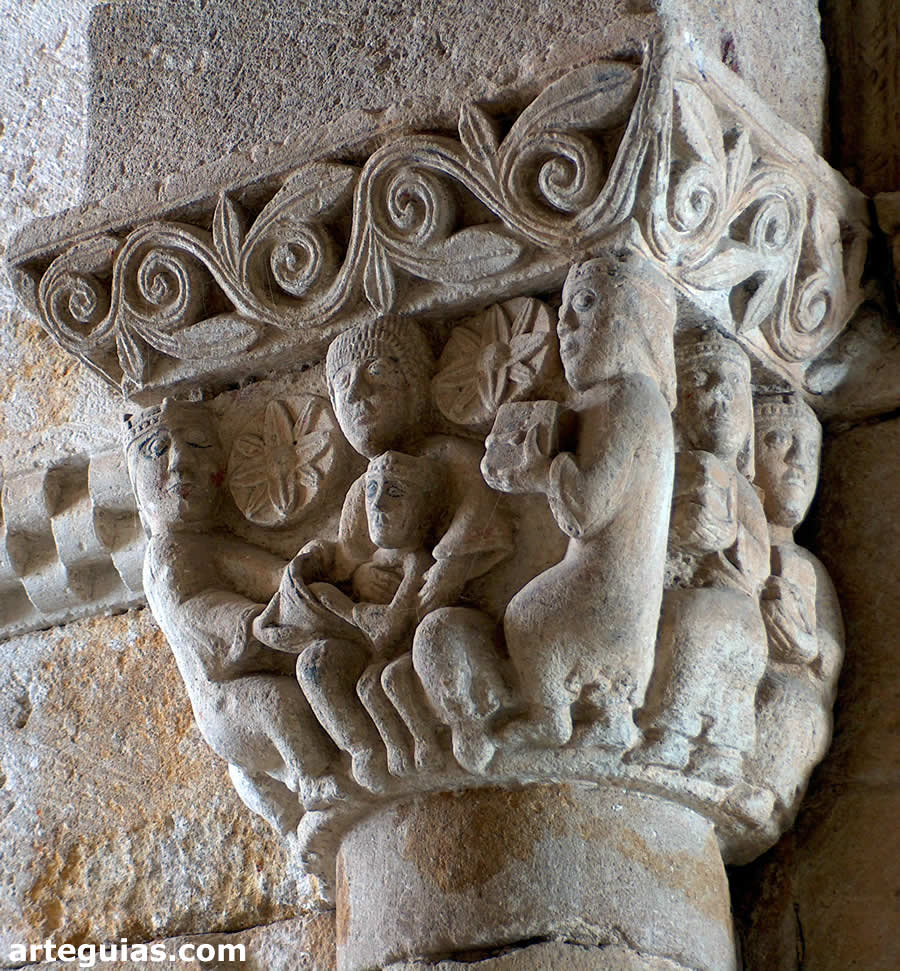 Capital del &aacute;bside septentrional con una doble escena de la Epifan&iacute;a