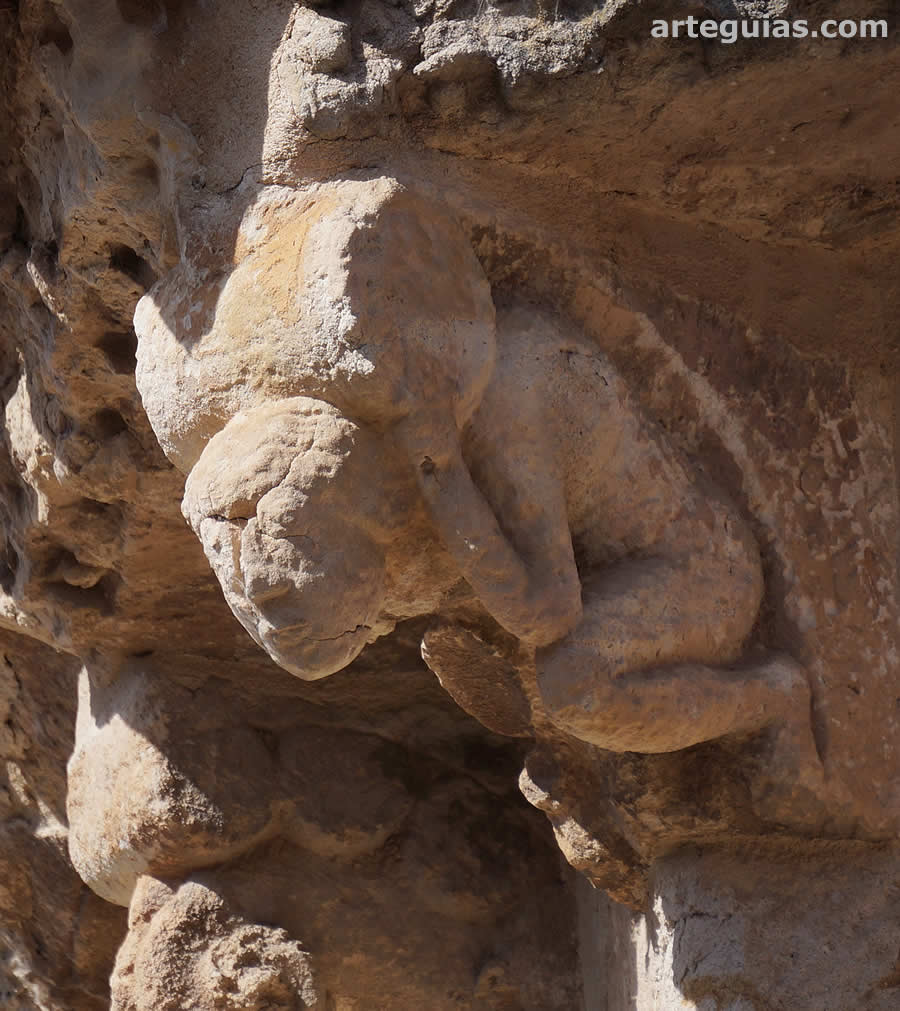 Hombre con un barril