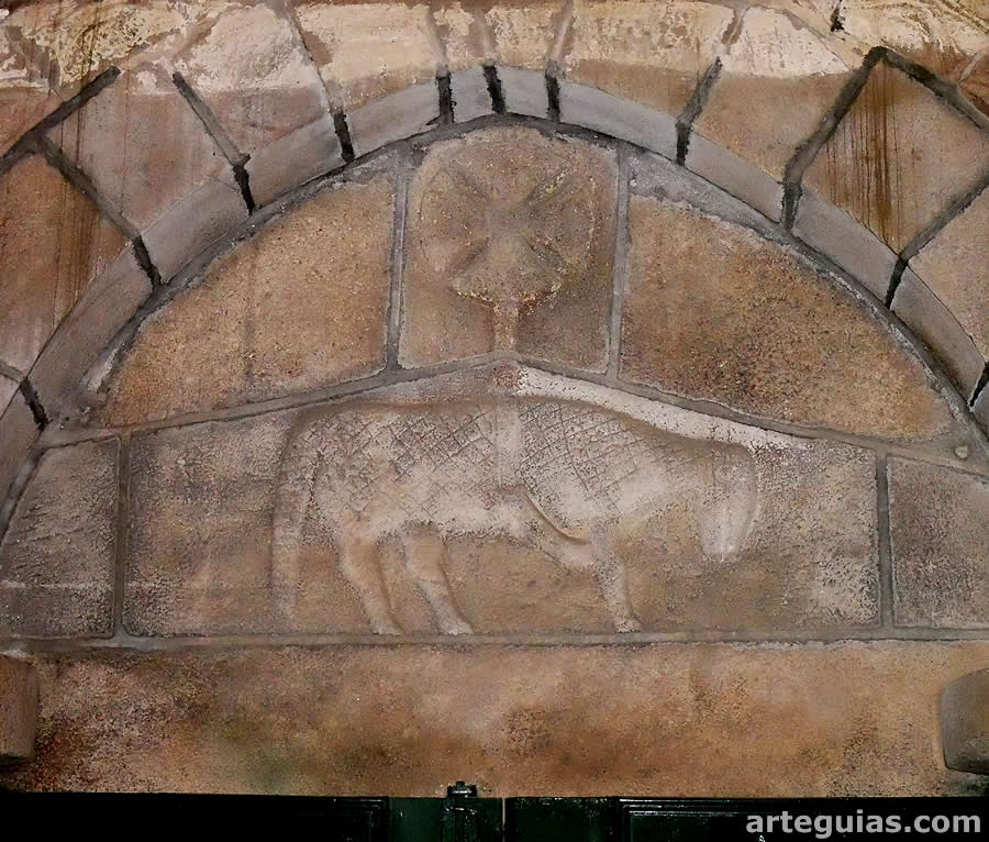 T&iacute;mpano interior de de la puerta occidental