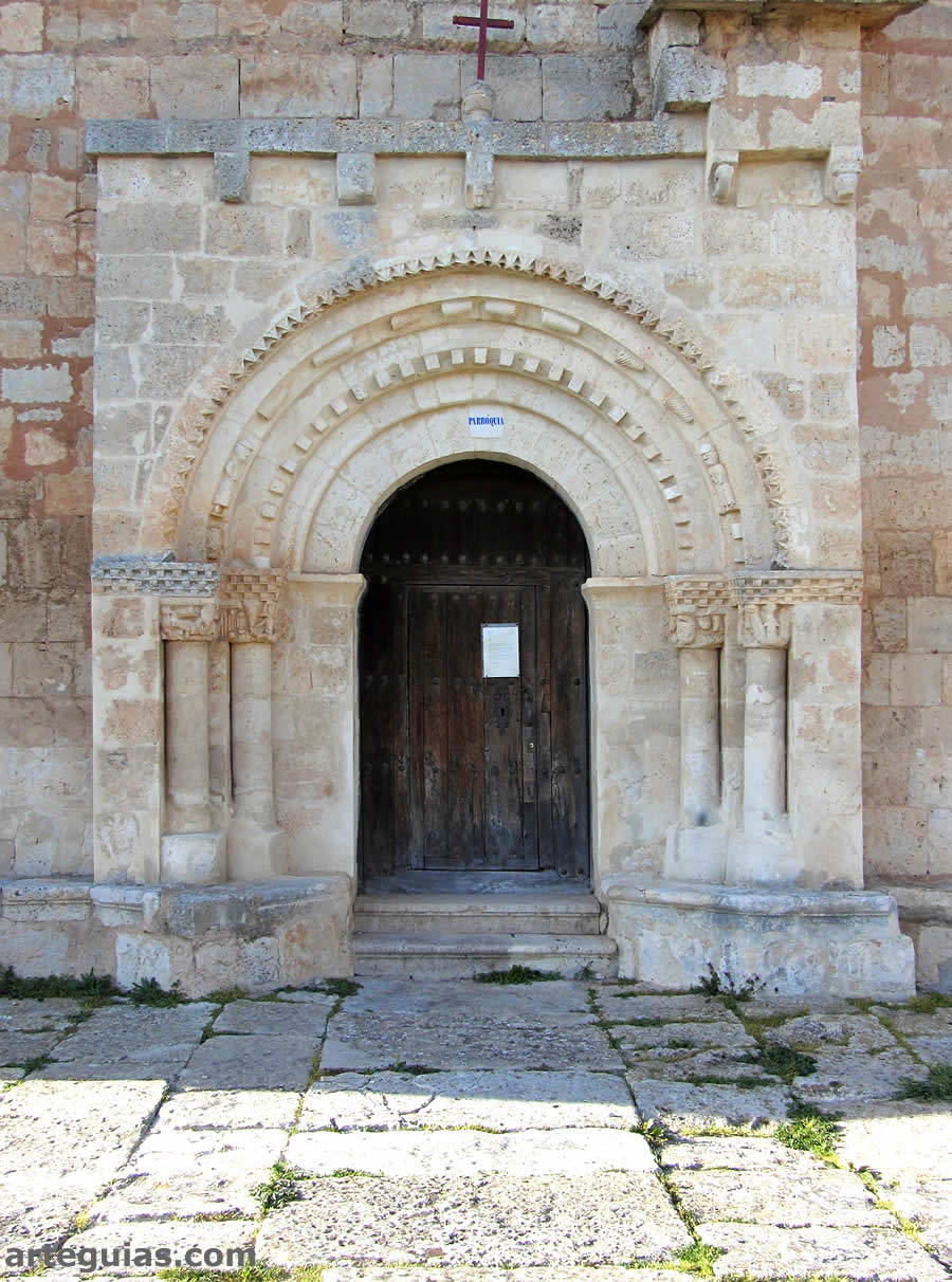 Puerta de la iglesia de Susinos del P&aacute;ramo