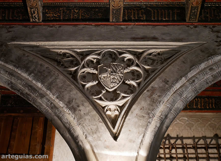 Escudo del obispo Juan de Valtierra