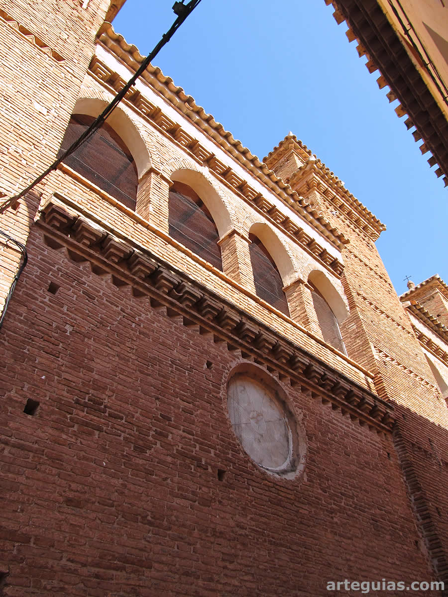 Paso de ronda que hace de la de Torralba de Ribota una iglesia fortaleza mud&eacute;jar
