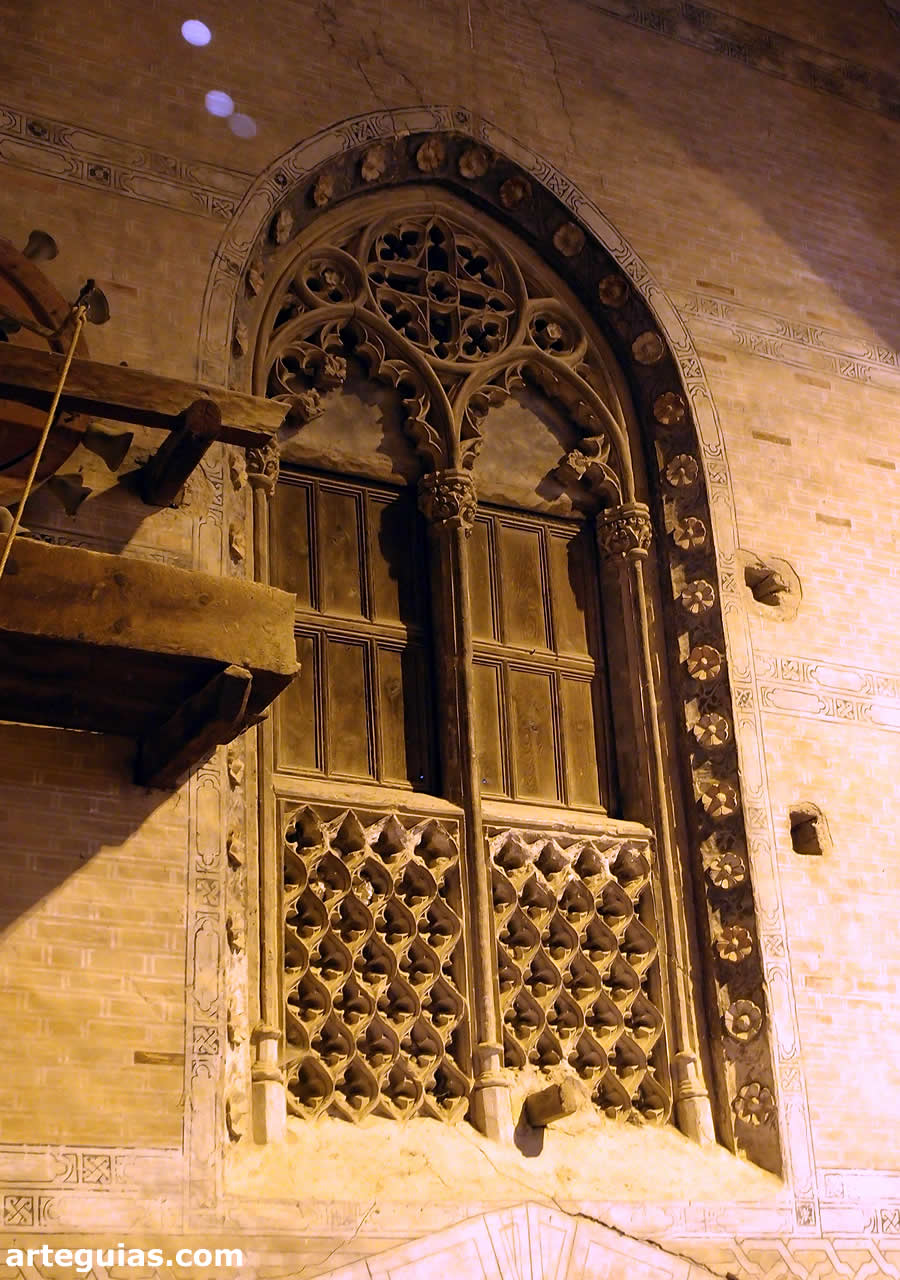 Magn&iacute;fico ventanal de tracer&iacute;as mud&eacute;jares