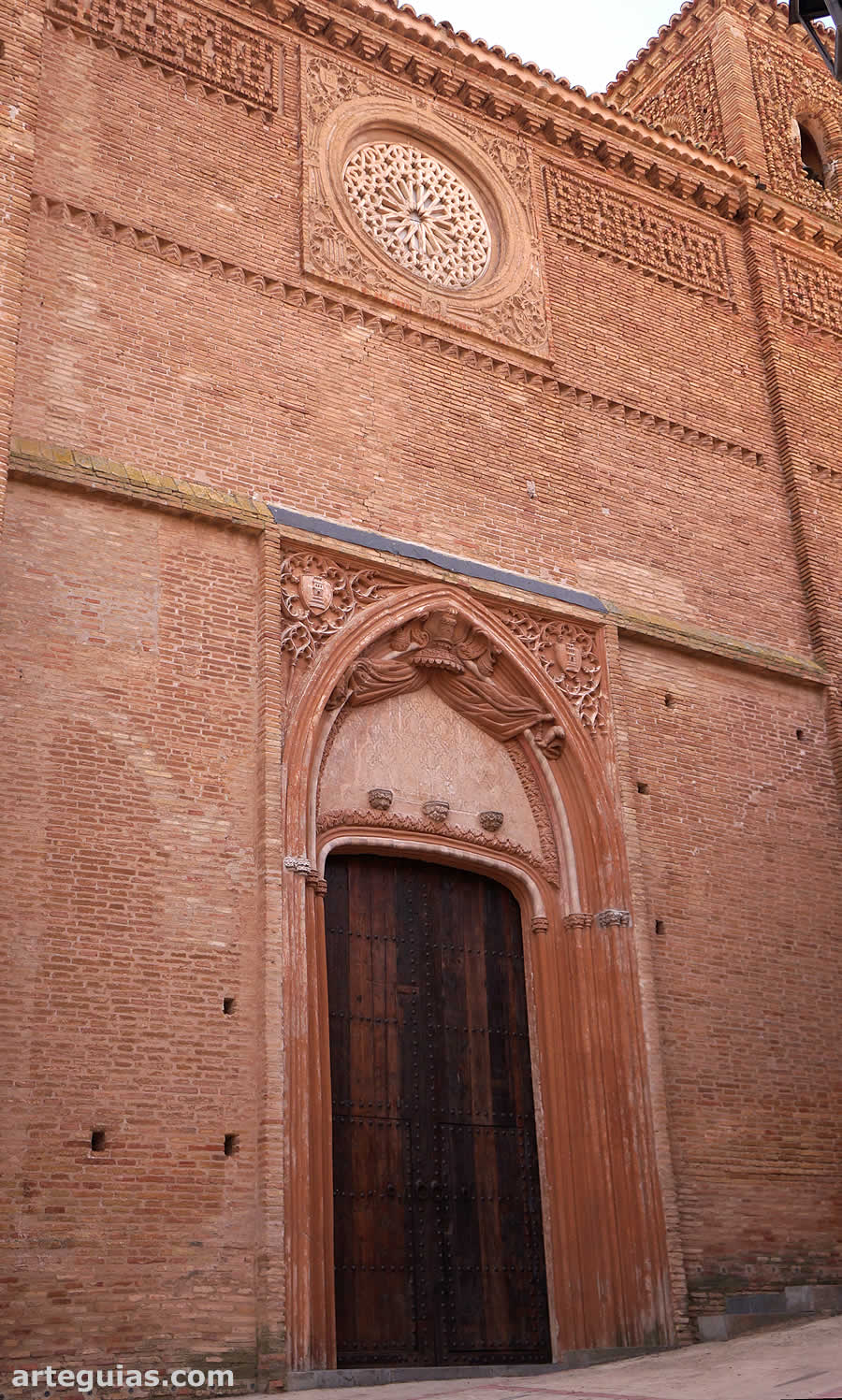 Puerta y roset&oacute;n del imafronte