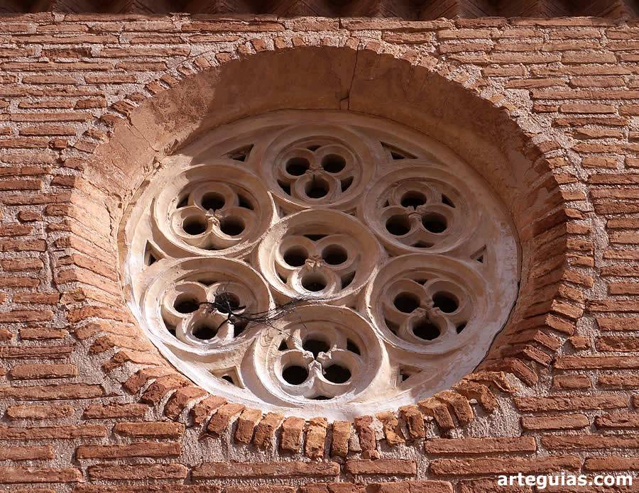 Roset&oacute;n de iluminaci&oacute;n de una de las capillas laterales